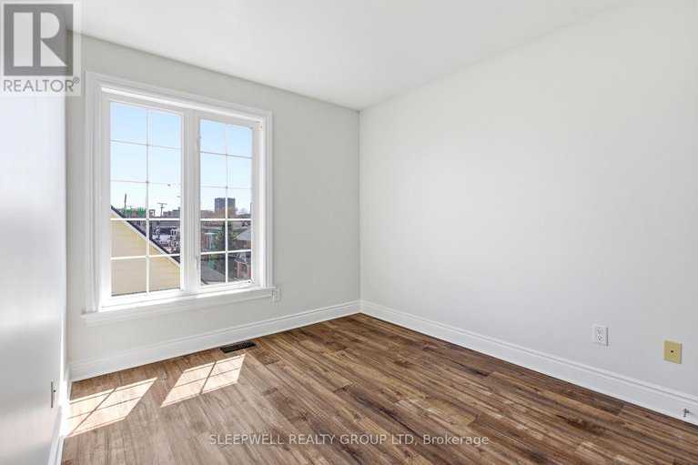 29643563/54-christie-street/west-centre-town/ottawa/ontario/K1R0A9_27