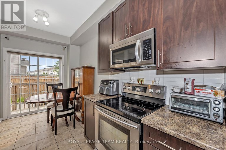 28438755/625-pepperville-crescent/emerald-meadowstrailwest/ottawa/ontario/K2M0E8_6