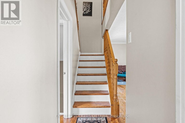 28350616/1372-ridgedale-street/emerald-woodssawmill-creek/ottawa/ontario/K1T1C5_18