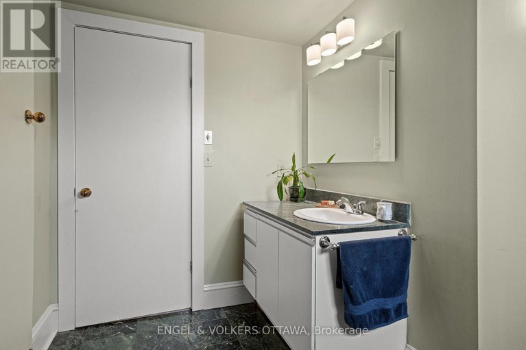 28288028/674-melbourne-avenue/laurentianview/ottawa/ontario/K2A1X5_32