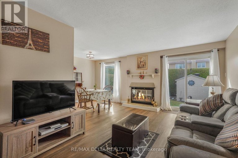 29677922/6043-valley-field-crescent/chapel-hill/ottawa/ontario/K1C5P2_7