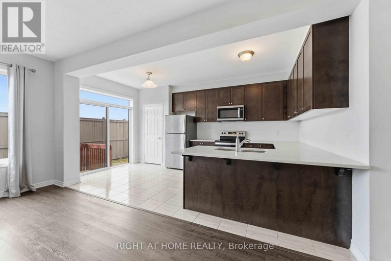 29608682/404-edgevalley-court/stittsville-north/ottawa/ontario/K2S2R3_7