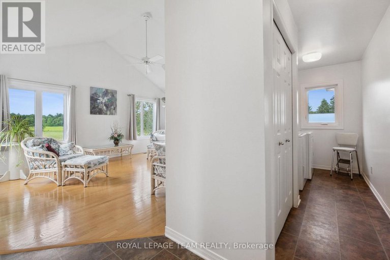 28499576/8665-russell-road/navan/ottawa/ontario/K4B0J7_21