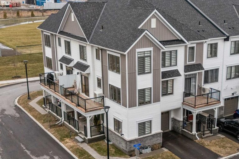 29617821/720-hydrus-private/half-moon-bay/ottawa/ontario/K2J7B2_2