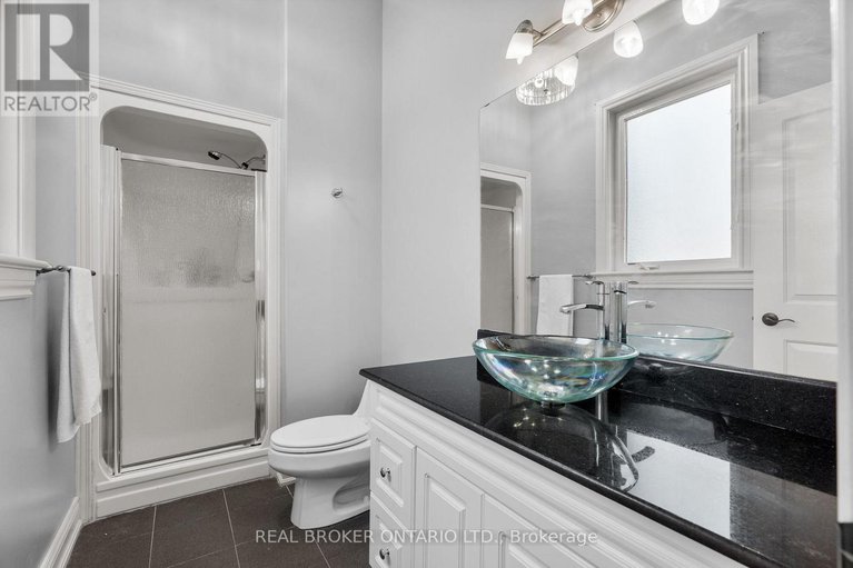 29375291/525-tullamore-street/riverside-south/ottawa/ontario/K1X0A2_31