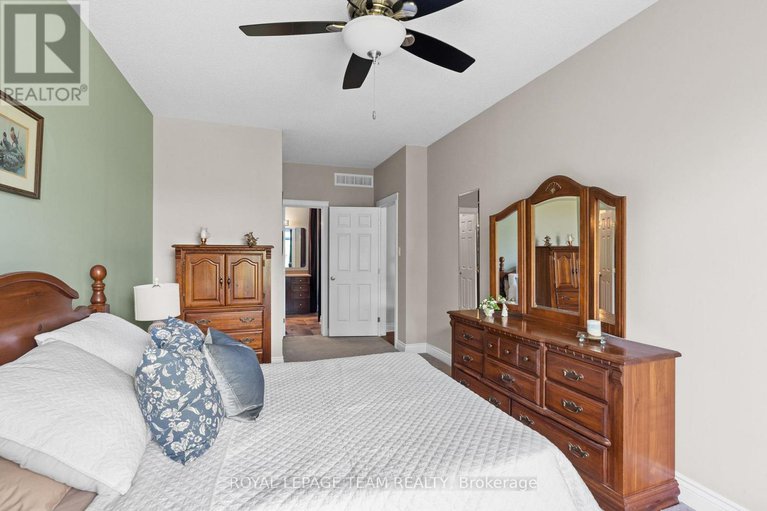 28746377/920-burwash-landing-bay/morgans-grantsouth-march/ottawa/ontario/K2W0C8_24
