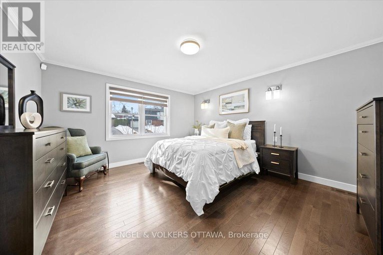 29439628/1005-gold-crescent/queensway-terrace-north/ottawa/ontario/K2B8C4_19