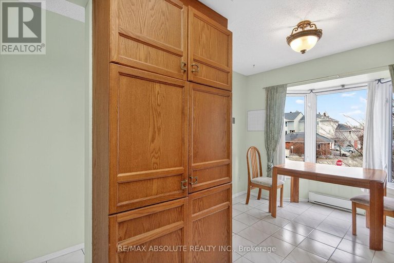 29476159/231-harriot-private/hunt-club-parkgreenboro/ottawa/ontario/K1T3E1_18