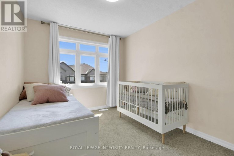 29637937/310-broadridge-crescent/mer-bleuebradley-estatesanderson-park/ottawa/ontario/K1W0H1_24