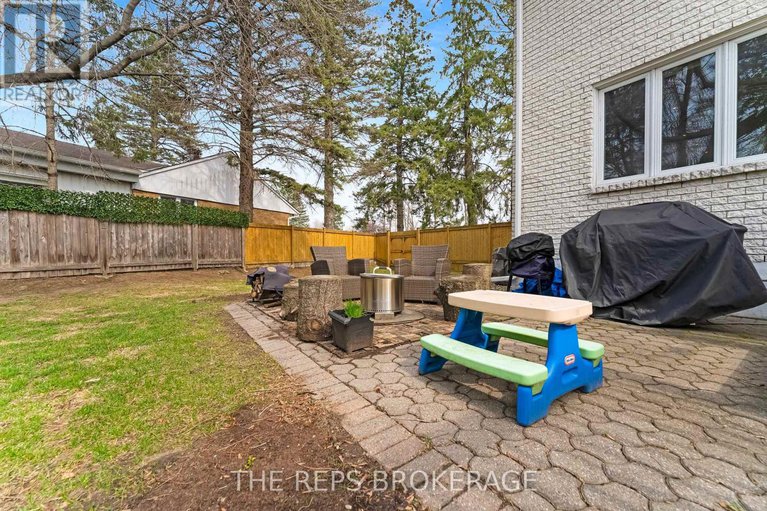 28788760/3062-upper-otterson-place/mooneys-bayrevelstoke/ottawa/ontario/K1V7B6_45