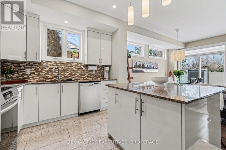 29475656/300c-richelieu-avenue/vanier/ottawa/ontario/K1L6K3_13