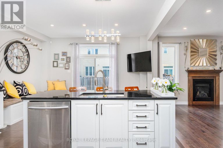 28163521/12-knockaderry-crescent/half-moon-bay/ottawa/ontario/K2C3H2_14