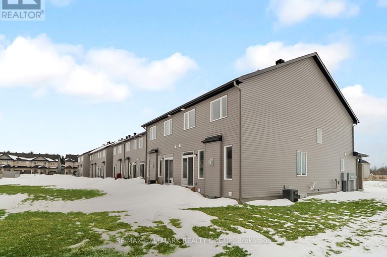 29360428/1944-hawker-private/huntley-ward-south-east/ottawa/ontario/K2M0M5_31