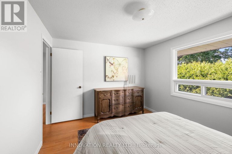 28793840/1867-dorset-drive/playfair-park/ottawa/ontario/K1H5T9_27