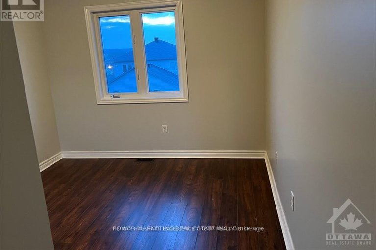 29319586/270-mica-crescent/town-of-rockland/clarence-rockland/ontario/K4K0E2_18