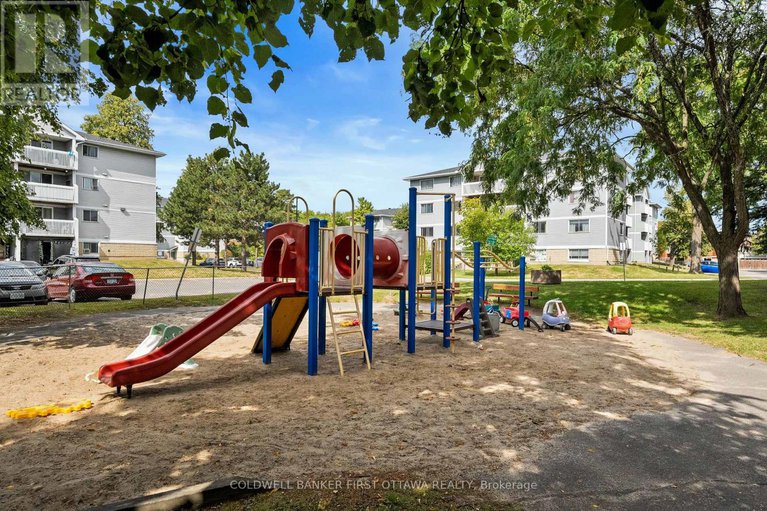 28820214/400-216-viewmount-drive/borden-farmstewart-farmcarleton-heightsparkwood-hills/ottawa/ontario/K2E7X4_34