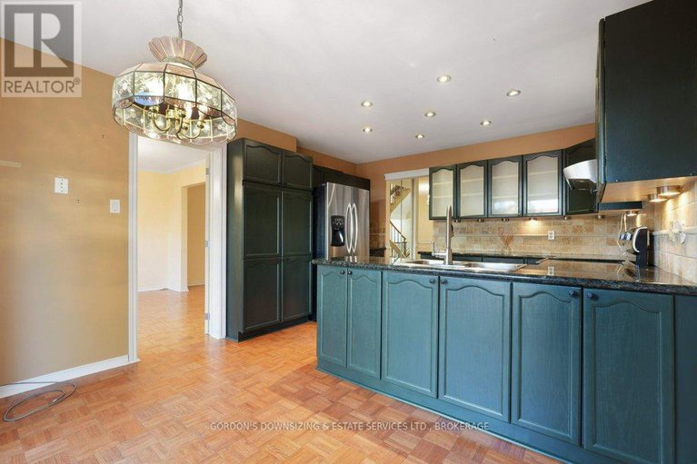 28970539/30-chickasaw-crescent/bridlewood/ottawa/ontario/K2M1M5_15