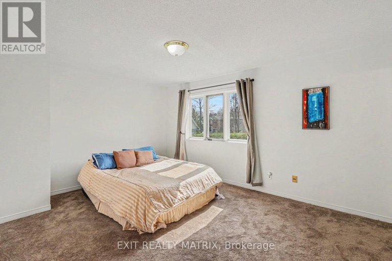 29641183/2829-gothwood-place/sawmill-creektimbermill/ottawa/ontario/K1T2V4_18