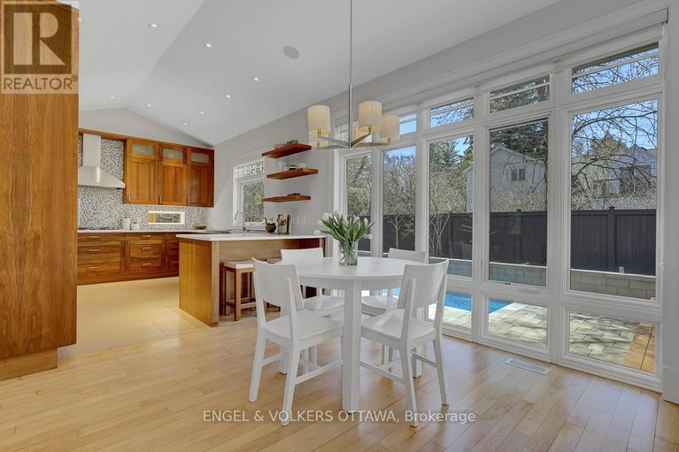 29673243/592-brierwood-avenue/mckellarhighland/ottawa/ontario/K2A2H8_13