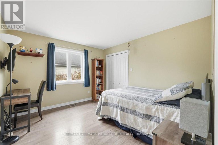 29249194/1147-fieldown-street/cumberland-ridge/ottawa/ontario/K4C1R7_14