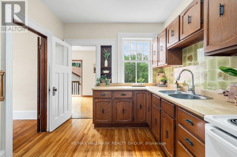 28442452/386-388-first-avenue/glebe/ottawa/ontario/K1S2H1_16