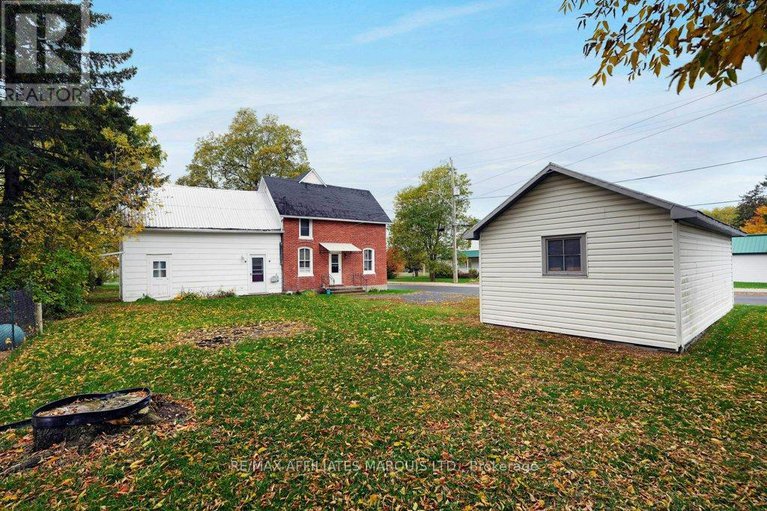 29017796/27-marlborough-street/maxville/north-glengarry/ontario/K0C1T0_37