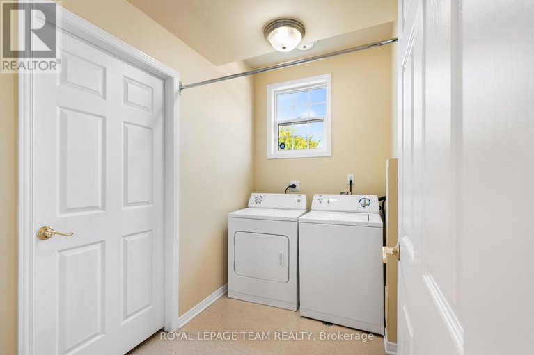 28382837/2911-ahearn-avenue/britannia/ottawa/ontario/K2B7A1_24