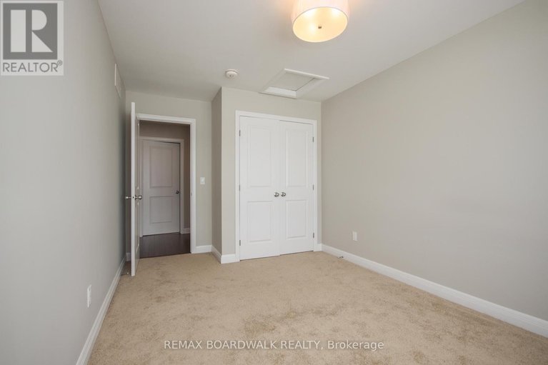 29643947/74-michael-stoqua-street/cfb-rockcliffe-and-area/ottawa/ontario/K1K5A2_22