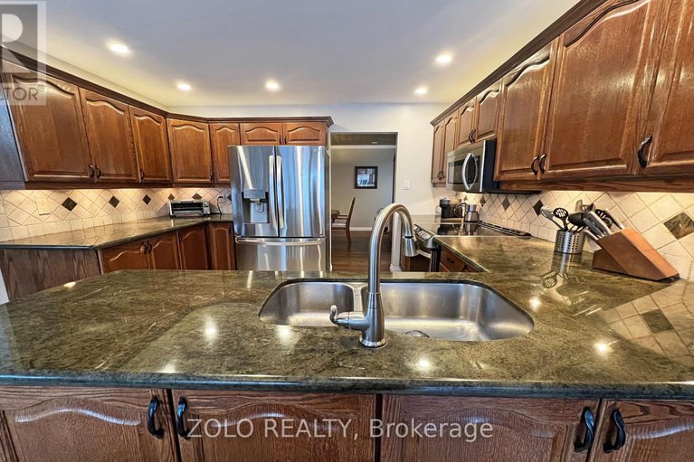 29336515/736-hauteview-crescent/fallingbrookridgemount/ottawa/ontario/K4A2B8_17