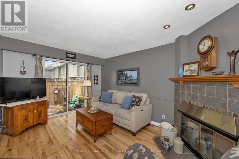28418354/92-1643-du-sommet-place/chateauneuf/ottawa/ontario/K1C4Z9_12