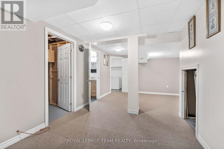 28771341/18-oakham-ridge/morgans-grantsouth-march/ottawa/ontario/K2K3B3_38