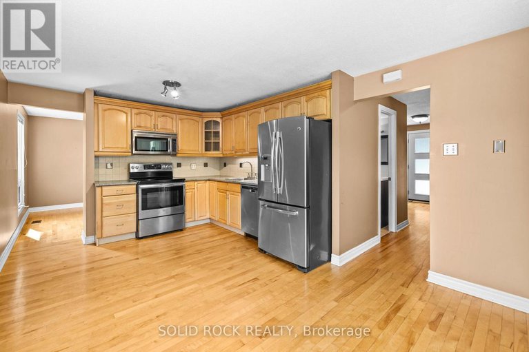 28407266/1631-charbonneau-street/bilberry-creekqueenswood-heights/ottawa/ontario/K1E2J6_14