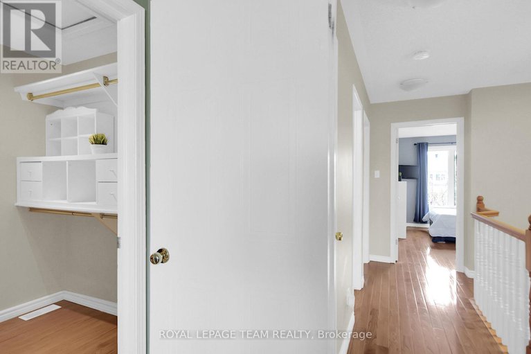 28277167/484-meadowbreeze-drive/emerald-meadowstrailwest/ottawa/ontario/K2M2T6_20