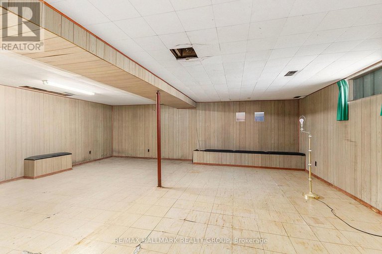 28927132/1986-michigan-avenue/urbandale-acres/ottawa/ontario/K1H6Y2_18