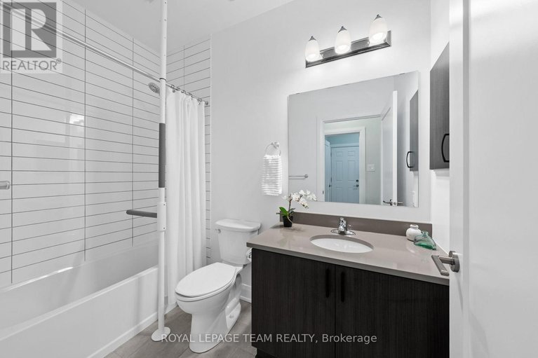 29419268/111-dun-skipper-drive/blossom-parkkemp-parkfindlay-creek/ottawa/ontario/K1X0G1_23