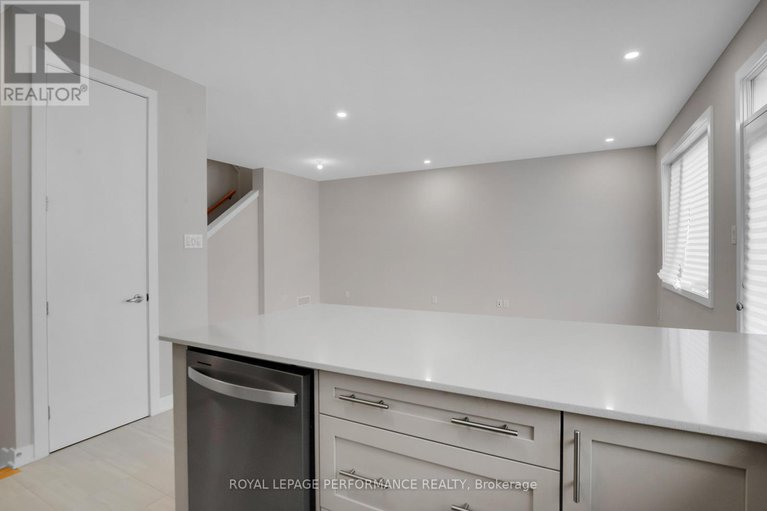 28900930/94-pizzicato-street/mer-bleuebradley-estatesanderson-park/ottawa/ontario/K1W0E1_14