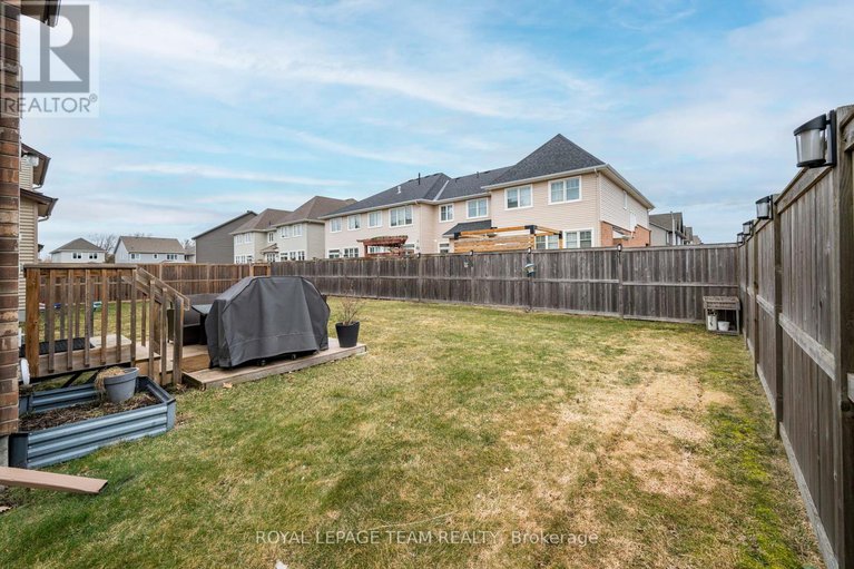 28396452/844-cedar-creek-drive/blossom-parkkemp-parkfindlay-creek/ottawa/ontario/K1T0B3_27