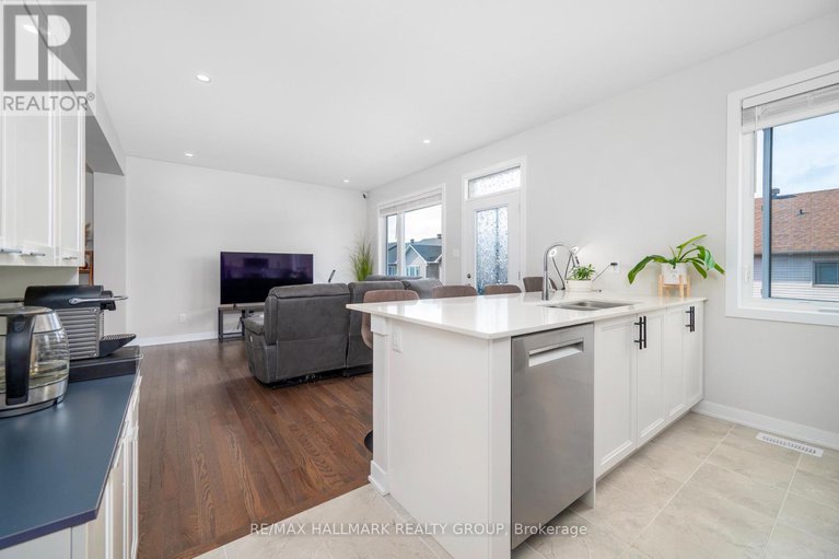 28906810/351-falsetto-street/mer-bleuebradley-estatesanderson-park/ottawa/ontario/K1W0S6_14