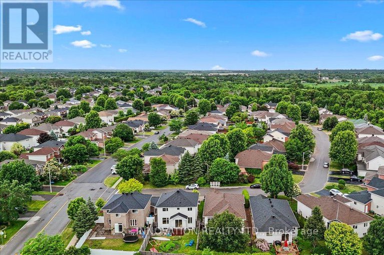 28535566/706-mud-creek-crescent/riverside-southgloucester-glen/ottawa/ontario/K1V1W3_31