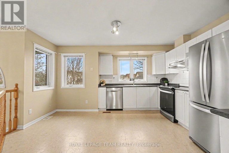 29688007/1598-lisbon-street/fallingbrookpineridge/ottawa/ontario/K4A4C3_6