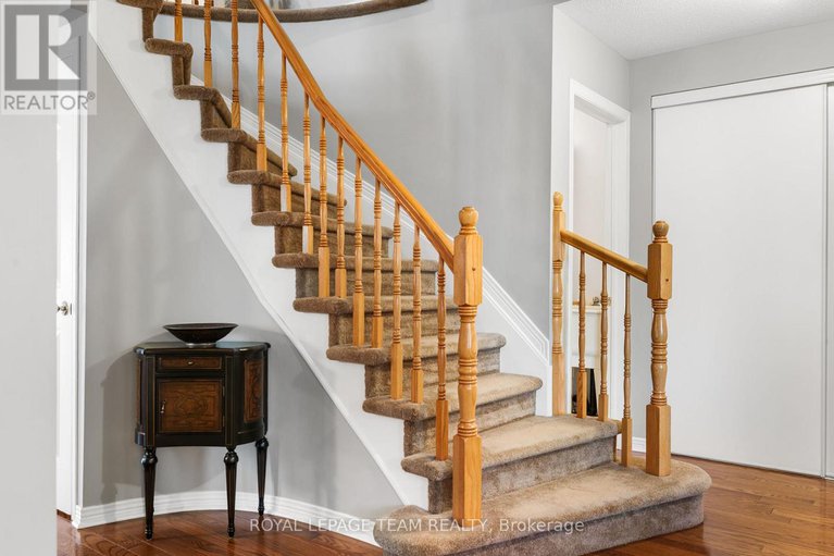 29030478/937-sheenboro-crescent/fallingbrookpineridge/ottawa/ontario/K4A3M6_15