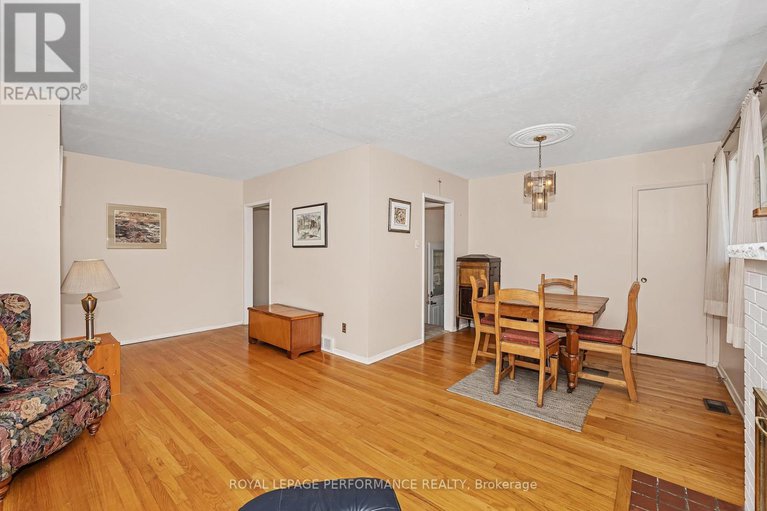 28956685/890-bermuda-avenue/overbrookcastle-heights/ottawa/ontario/K1K0V9_5