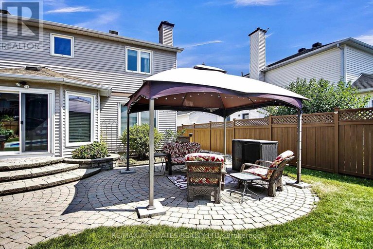 28886097/560-falwyn-crescent/fallingbrookridgemount/ottawa/ontario/K4A2A4_32