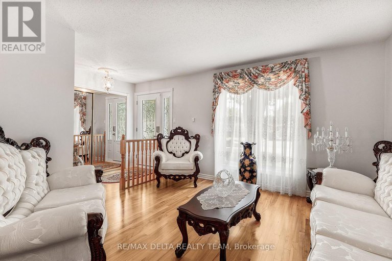 28631886/2435-heaton-avenue/hawthorne-meadows/ottawa/ontario/K1G1J1_5