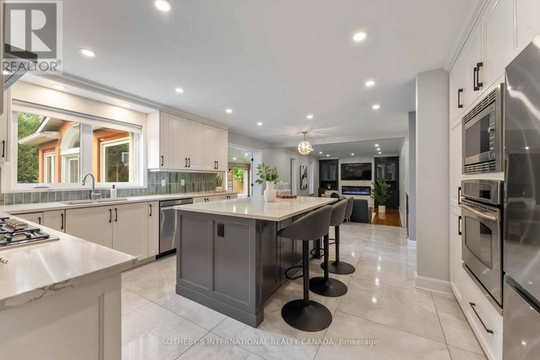 28996466/19-campfield-court/pineglencountry-place/ottawa/ontario/K2E7X8_11