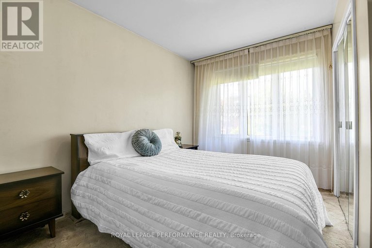 28522253/1379-mayview-avenue/carlington/ottawa/ontario/K1Z8H6_17