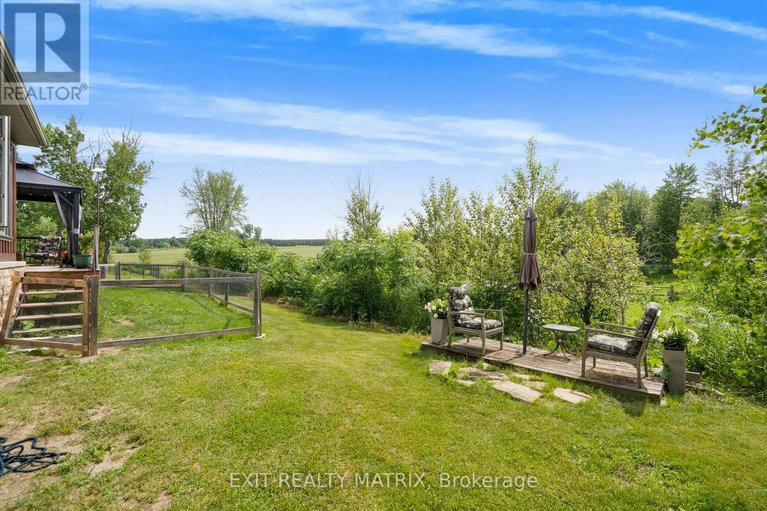 28250158/2228-ste-anne-road/lorignal/champlain/ontario/K0B1K0_39