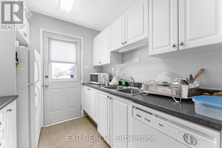 29415579/52-44a-woodvale-green/craig-henrywoodvale/ottawa/ontario/K2G4H4_13