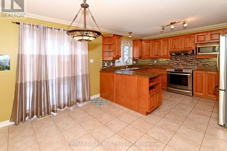 29095363/150-sandra-crescent/town-of-rockland/clarence-rockland/ontario/K4K1N7_8