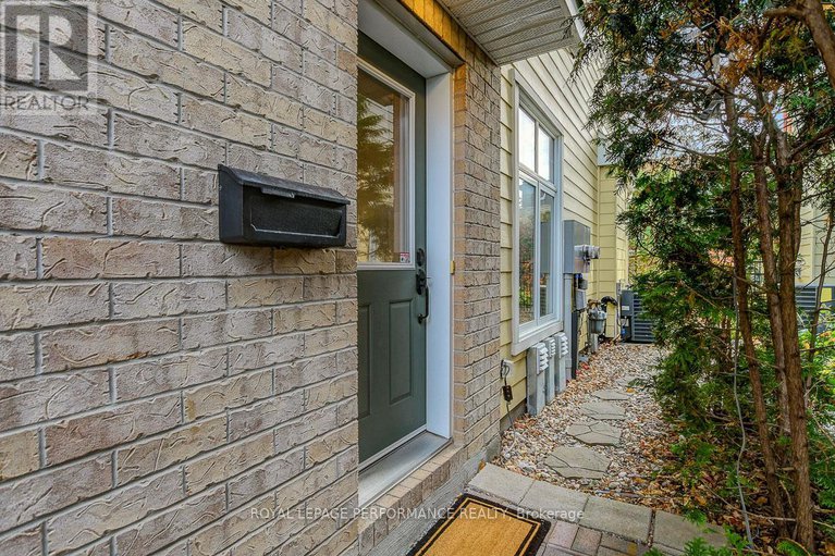 29013155/318-iona-street/westborohampton-park/ottawa/ontario/K1Z7B9_2